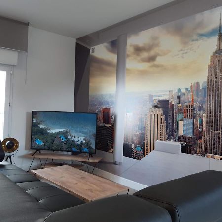 Appartement Renove Le New-York En Centre Ville - Terrasse Et Parking - Non Climatise La Roche-Chalais Εξωτερικό φωτογραφία