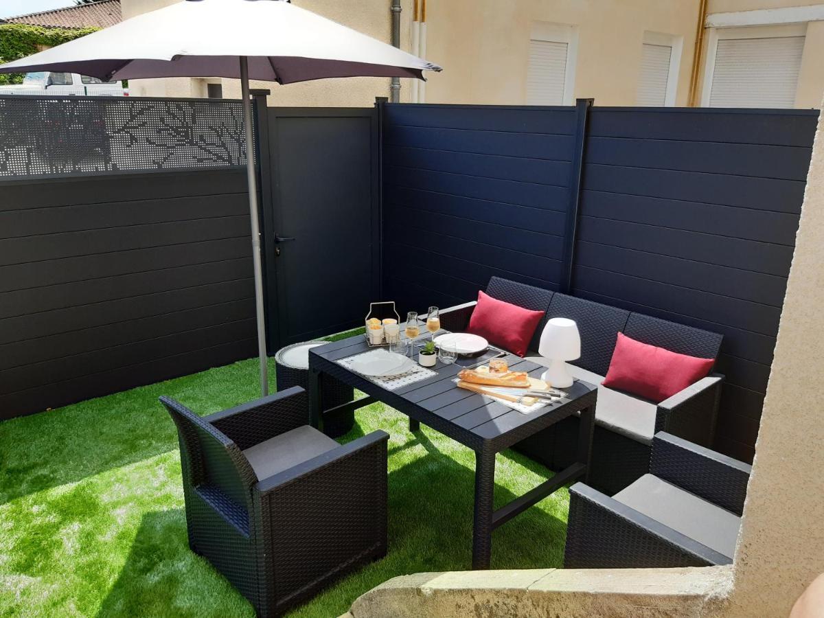 Appartement Renove Le New-York En Centre Ville - Terrasse Et Parking - Non Climatise La Roche-Chalais Εξωτερικό φωτογραφία