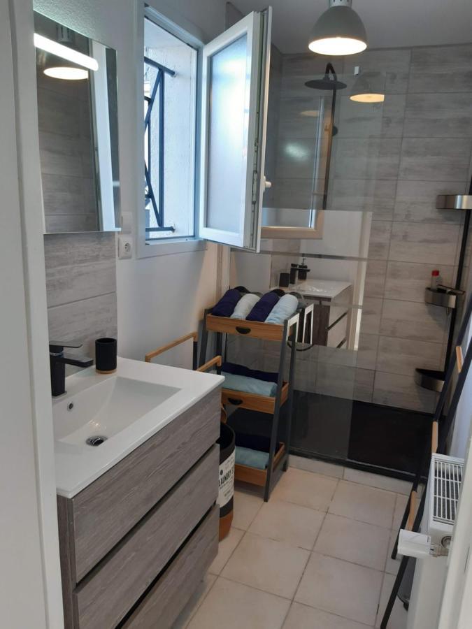 Appartement Renove Le New-York En Centre Ville - Terrasse Et Parking - Non Climatise La Roche-Chalais Εξωτερικό φωτογραφία
