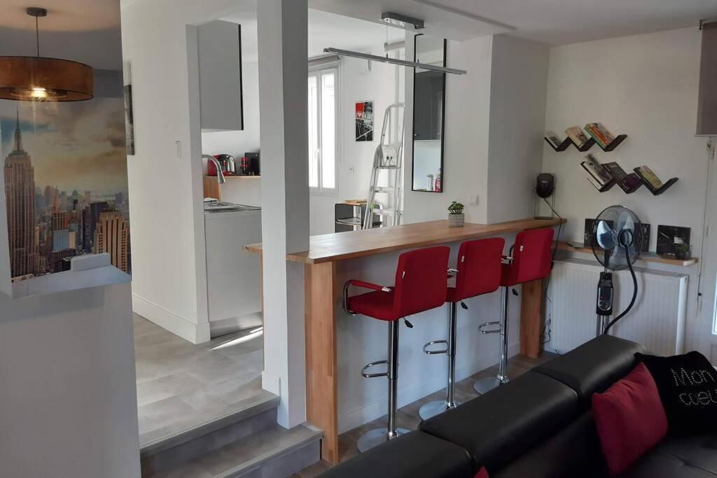 Appartement Renove Le New-York En Centre Ville - Terrasse Et Parking - Non Climatise La Roche-Chalais Εξωτερικό φωτογραφία