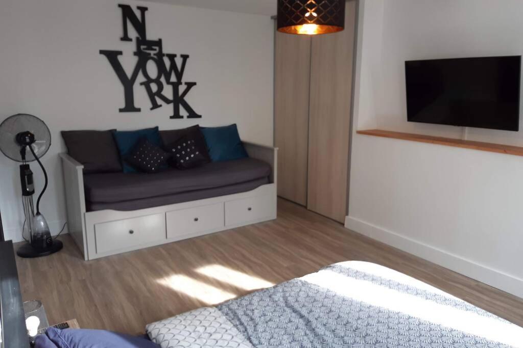 Appartement Renove Le New-York En Centre Ville - Terrasse Et Parking - Non Climatise La Roche-Chalais Εξωτερικό φωτογραφία
