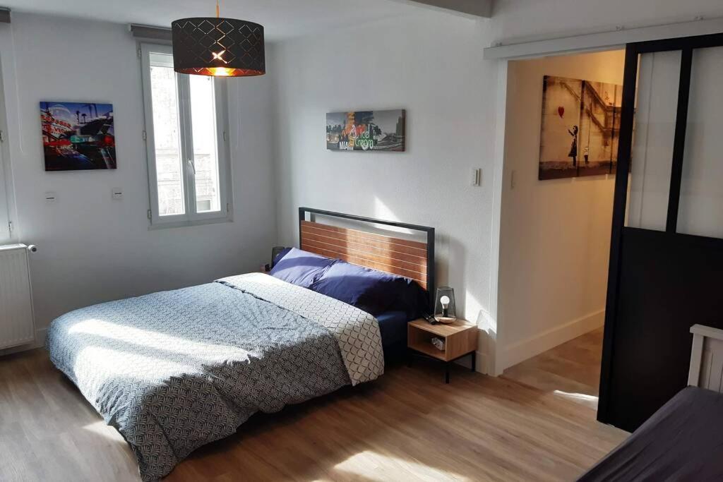 Appartement Renove Le New-York En Centre Ville - Terrasse Et Parking - Non Climatise La Roche-Chalais Εξωτερικό φωτογραφία