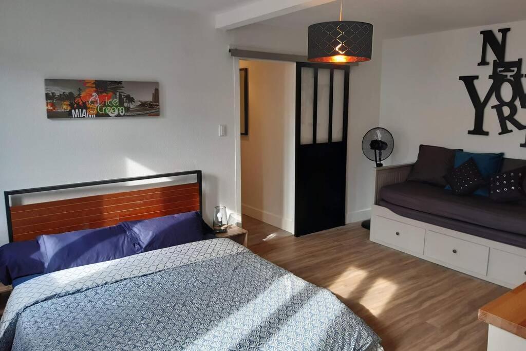 Appartement Renove Le New-York En Centre Ville - Terrasse Et Parking - Non Climatise La Roche-Chalais Εξωτερικό φωτογραφία