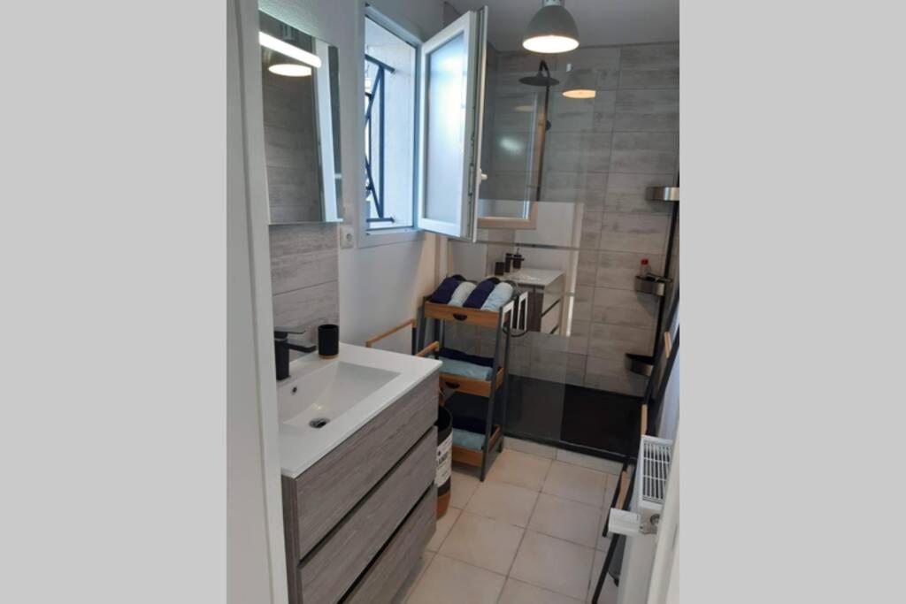 Appartement Renove Le New-York En Centre Ville - Terrasse Et Parking - Non Climatise La Roche-Chalais Εξωτερικό φωτογραφία