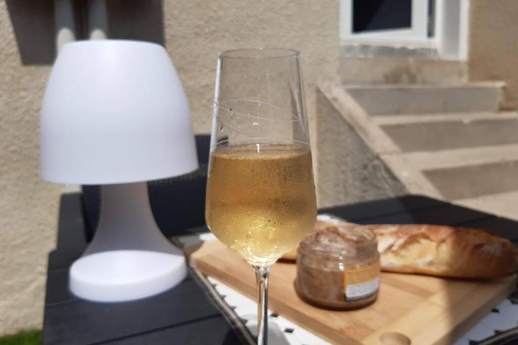 Appartement Renove Le New-York En Centre Ville - Terrasse Et Parking - Non Climatise La Roche-Chalais Εξωτερικό φωτογραφία